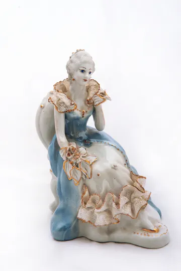 Porcelain figurine in the form of a princess